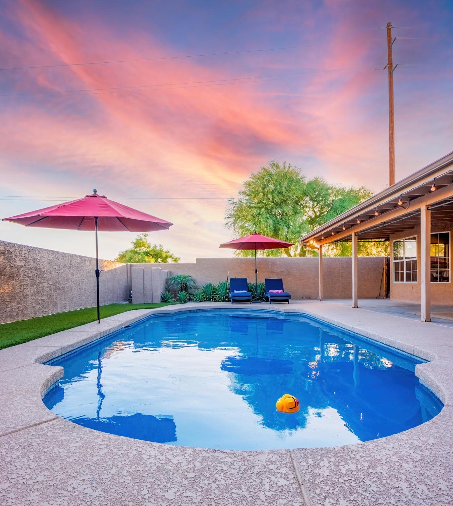 Luxe Phoenix Getaway Bagian luar foto